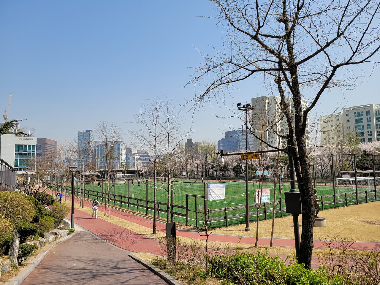 爱情在岩壁
